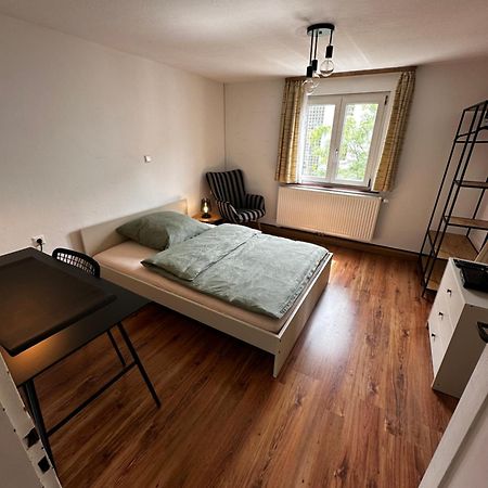 Einfaches Haus Mit Privatzimmern Und Gemeinschaftsraeumen Heilbronn Exterior foto