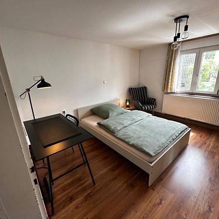 Einfaches Haus Mit Privatzimmern Und Gemeinschaftsraeumen Heilbronn Exterior foto