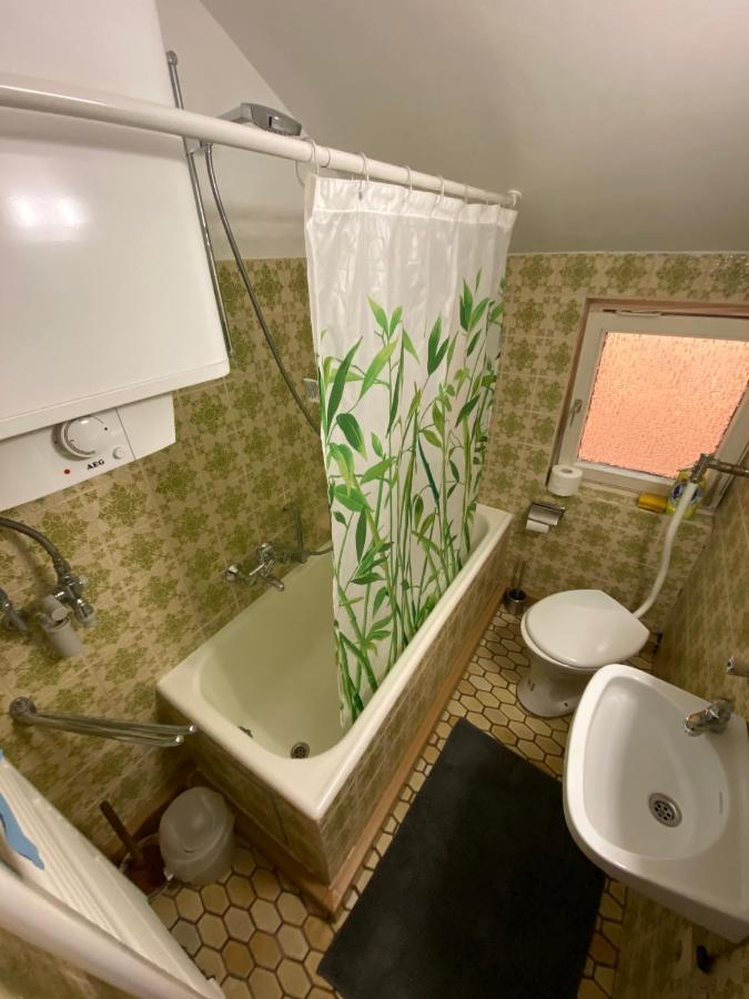 Einfaches Haus Mit Privatzimmern Und Gemeinschaftsraeumen Heilbronn Exterior foto