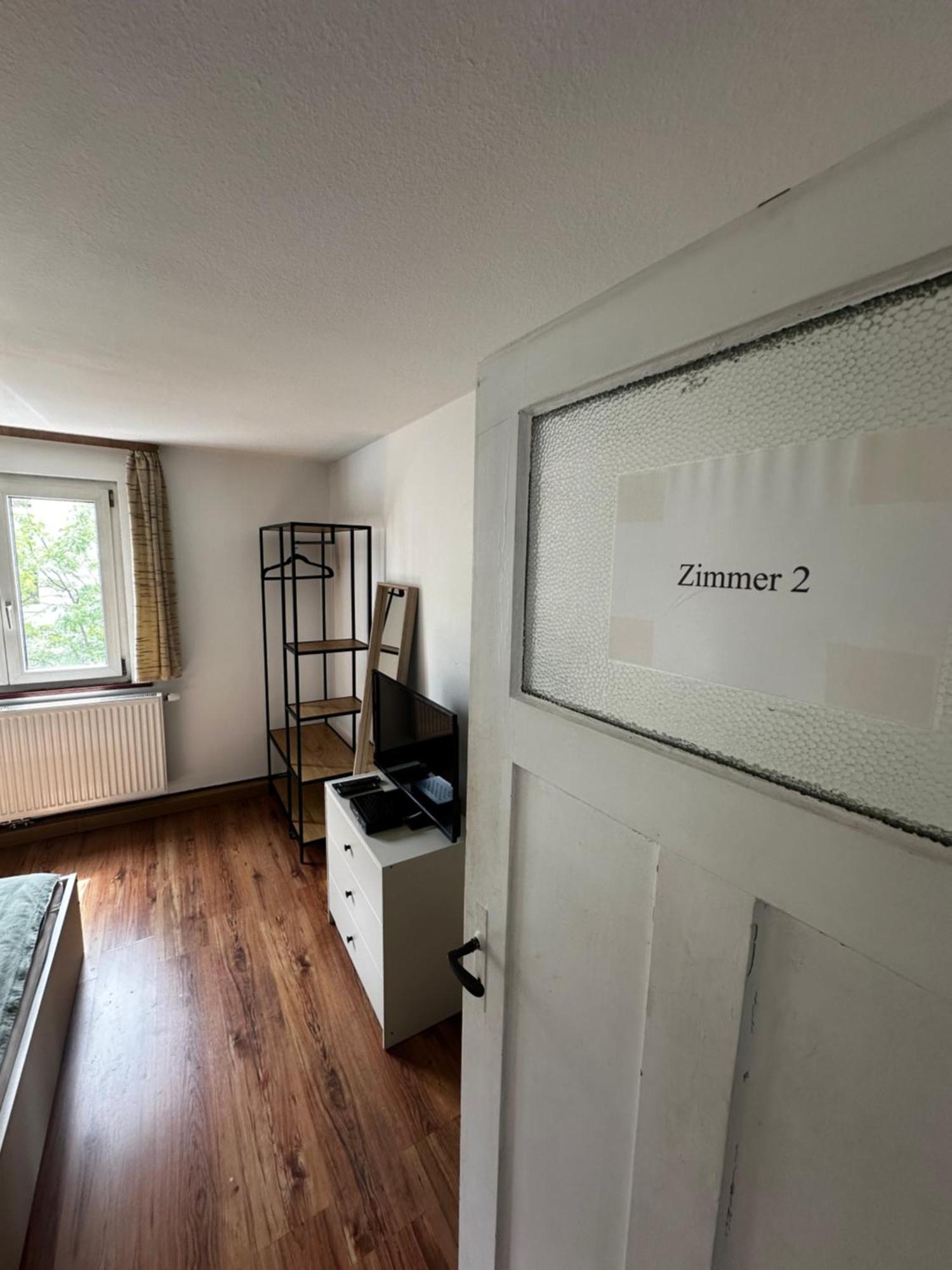 Einfaches Haus Mit Privatzimmern Und Gemeinschaftsraeumen Heilbronn Exterior foto
